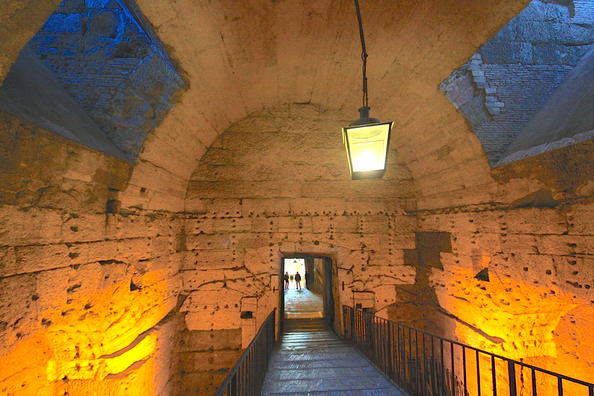 SALA URNE PANORAMICA.jpg