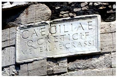mausoleo-cecilia-metella-e-iscrizione.jpg